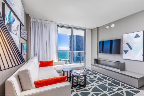 Hyde Beach House Hollywood Private Suites in Hollywood, USA