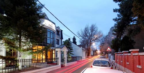 Garni Hotel Vozarev