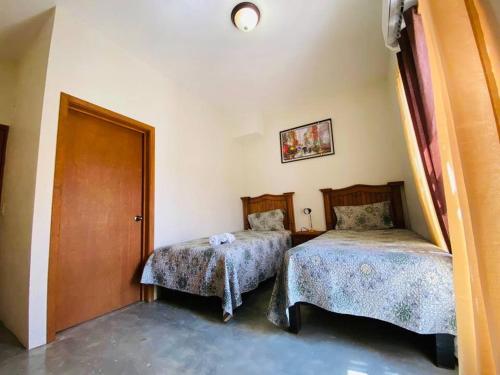 HOTEL room for 2/BEST VALUE