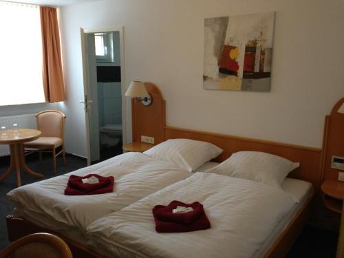 2 twin beds