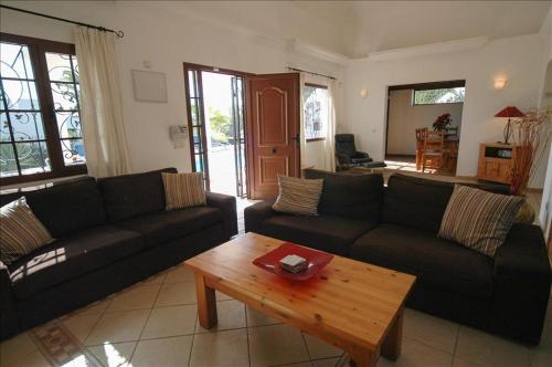 Villa Playa Del Blanca - A delightful 4 Bedroom Villa - Hot Tub - Walking Distance To The Beach - image 2