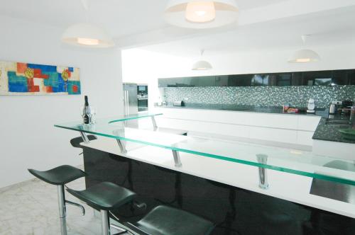 Villa Montana baja - A Stunning 7 Bedroom Villa - Perfect For Large Families And Friends - image 3