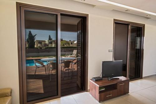 Villa Petreris Dyo - Lovely 3 Bedroom Ayia Napa Villa with Pool - Short walk to Nissi Avenue - image 5
