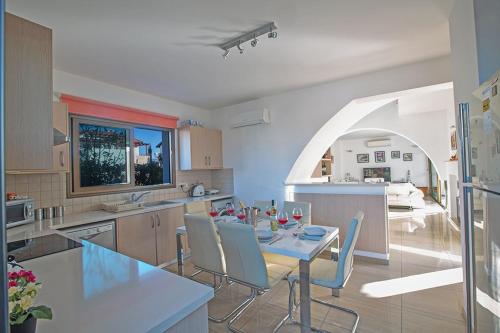 Villa Aloriti Dyo - Beautiful 3 Bedroom Ayia Thekla Villa with Private Pool - Close to the Beach - image 8