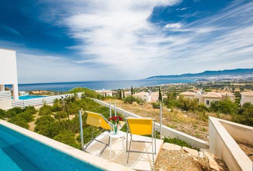 Villa Tavrou Dyo - Luxury 3 Bedroom Latchi Villa with Private Pool - Stunning Sea Views