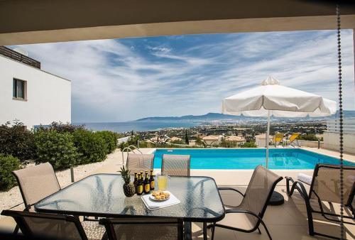 Villa Tavrou Dyo - Luxury 3 Bedroom Latchi Villa with Private Pool - Stunning Sea Views