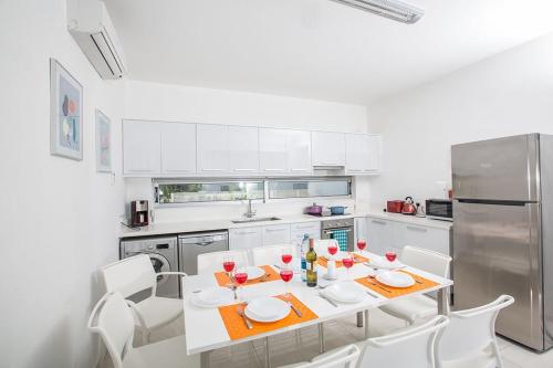 Villa Ochosto Selene - Stunning 5 Bedroom Protaras Villa with Private Pool - Close to the Beach - image 8