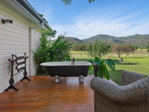 Meerea Country Estate adjoining Wollombi National Park in Scone