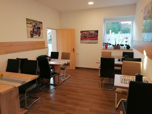 Étterem, Ferienwohnungen und Zimmer Yassi in Spielberg