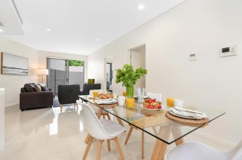 CENTRAL NO 5 LUXURY APARTMENT in 키아마