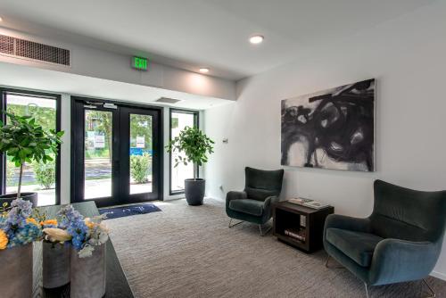 Illume - New Elevated Community - All-Suite Layout condo - image 6