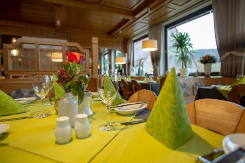 餐廳, 蘇姆阿特施羅斯蘭迪伊爾酒店 (Landidyll Hotel Zum Alten Schloss) in 基爾興西滕巴赫