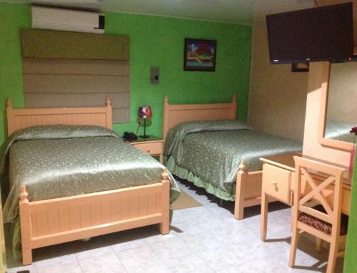 2 double beds