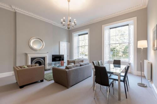 Destiny Scotland - Q-Residence, Эдинбург