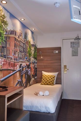 The Townhouse Hotel - image 2