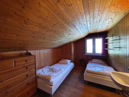 Twin Room with Shared Bathroom and Lake View