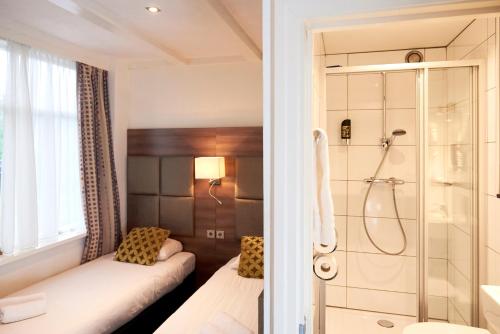 The Townhouse Hotel - image 12