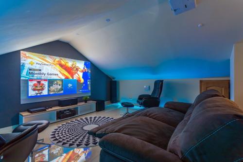 Villa Flora with a 53 sqm private pool with Cinema room with projector and 4 en-suite bedrooms - image 13