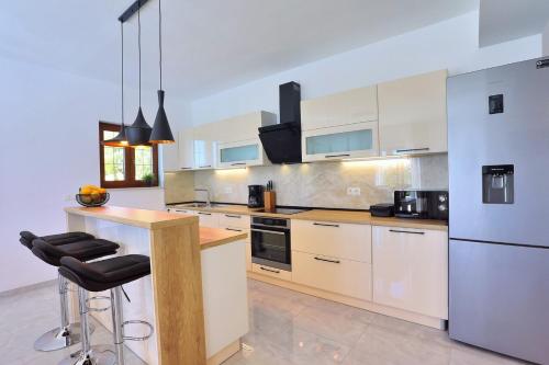 Villa Flora with a 53 sqm private pool with Cinema room with projector and 4 en-suite bedrooms - image 2