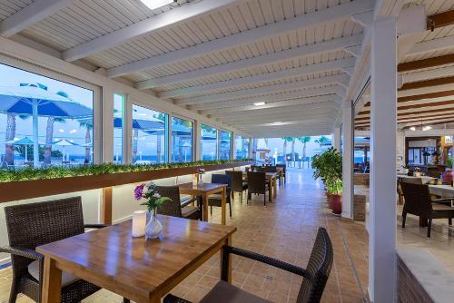 Mammis Beach Hotel - image 3