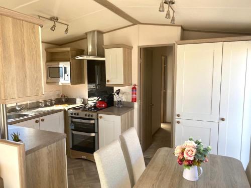 37 Bay View Oceans Edge by Prl Lodge Hire - image 2