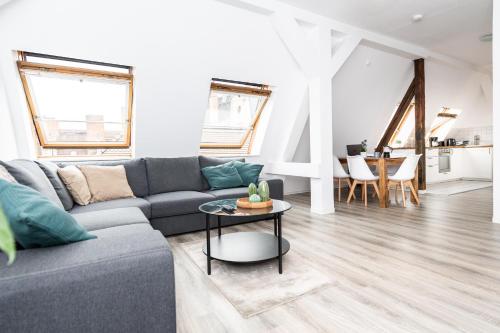 Ko-Living - Händel Suite - Altstadt mit Küche, Smart TV & Dachterrasse - Apartment - Halle an der Saale