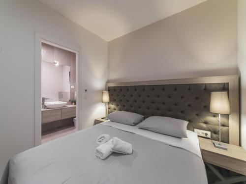 Luxury Villa Trogir 3 with private pool jacuzzi and gym by the beach on Ciovo - Okrug Donji - image 10