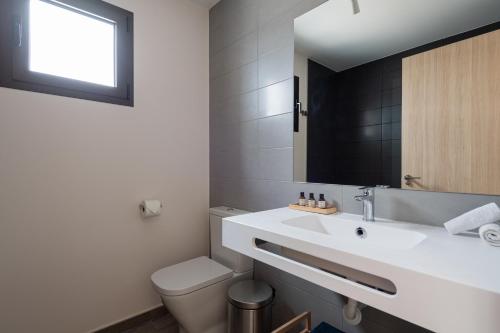 Apartment in Luxury Residential with pool and terrace - image 11