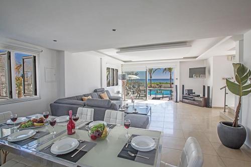 Villa Adaman - Stunning 3 Bedroom Seafront Villa with Pool - Close to the Beach