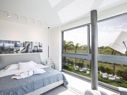 Villa Papadopo - Luxury 3 Bedroom Villa with Private Pool Hot Tub and Sea Views - image 5