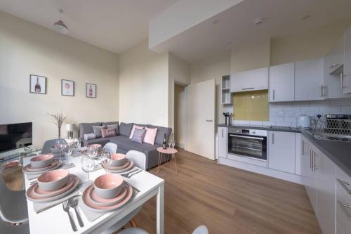 Apartment 1 Isabella House Aparthotel By RentMyHouse - image 12