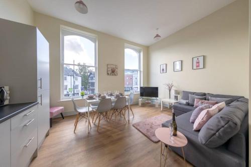 Apartment 1 Isabella House Aparthotel By RentMyHouse - image 4