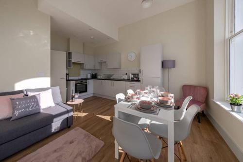 Apartment 1 Isabella House Aparthotel By RentMyHouse - image 8