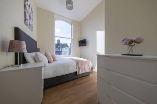 Apartment 1 Isabella House Aparthotel By RentMyHouse - image 6