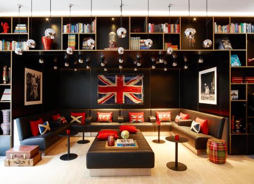 Lobby, citizenM Tower of London in The City