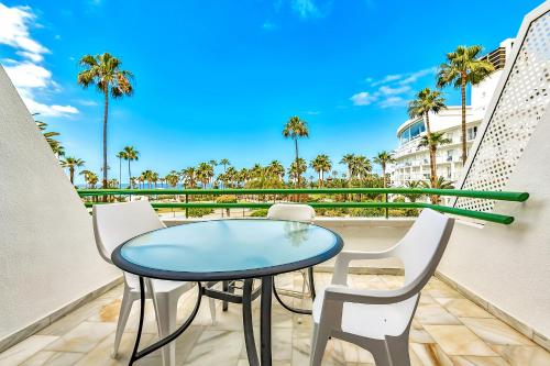 Luxury apartment with ocean view - image 12
