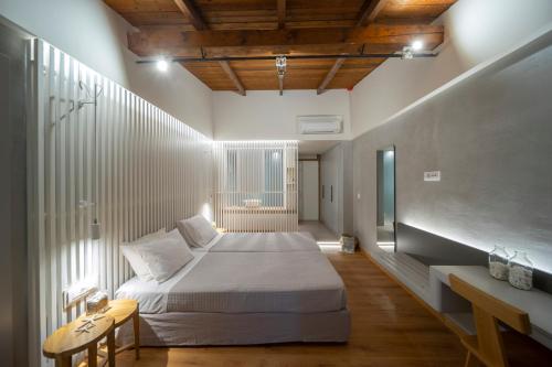 Double Room with Sea View image 6