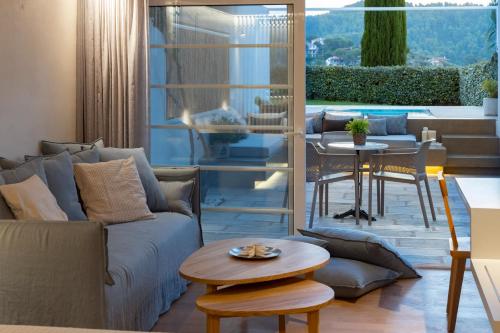 Atrium Hotel - image 4