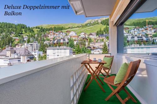 Deluxe Double Room with Balcony image 4