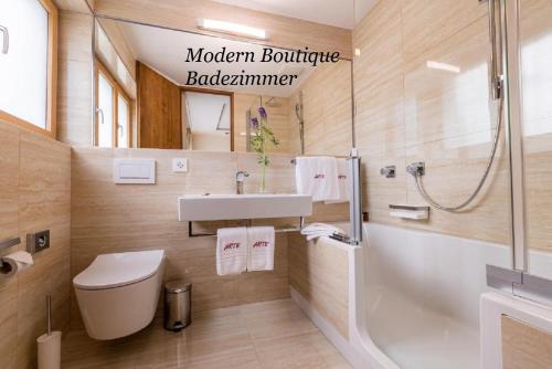 Double Room with Balcony image 3