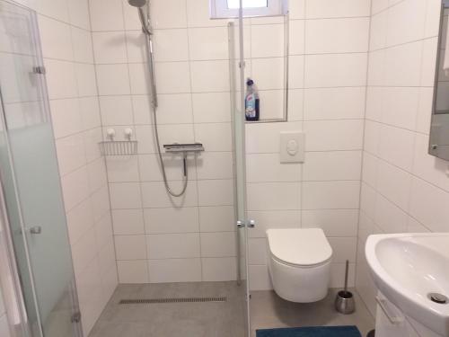 Bathroom, Lutzes Ferienhaus in Knittelsheim