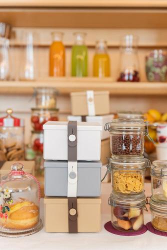 Hotel Suite Inn - image 9