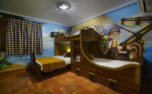 Thematic Room with Double Bed and Two Single Beds