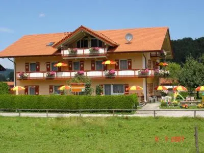 Dangl GbR, Gästehaus Sonnenhof - inkl. Chiemgau Karte in Bergen, Deutschland
