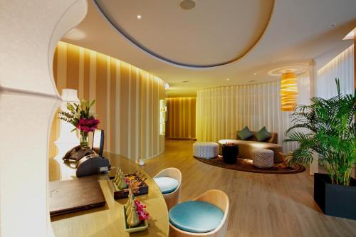 Spa, 曼谷盛泰澜水門館酒店 (Centara Watergate Pavilion Hotel Bangkok) near 四面佛