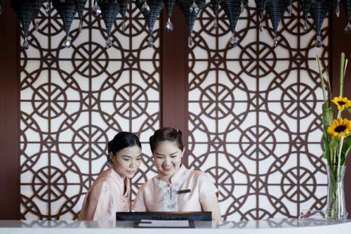 Front desk [24-hour]