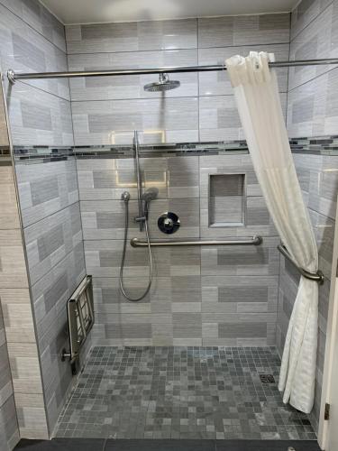 Queen Room - Disability Access
