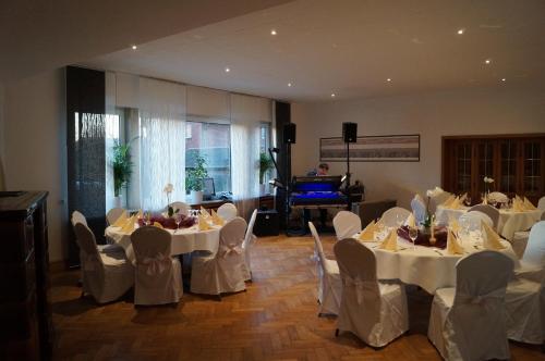Restorāns, Hotel zur Post in Steimbke