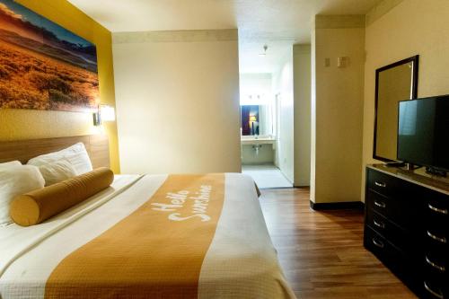 Days Inn & Suites by Wyndham Houston North/Aldine - image 5