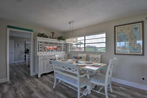 Eclectic Escape with Pool Walk to Ormond Beach in Ormond Beach, USA
